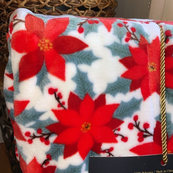 🎄Gorgeous King Sized Poinsettia Plush Blanket 🎄Rich vibrant colors! NWT - Picture 11 of 11